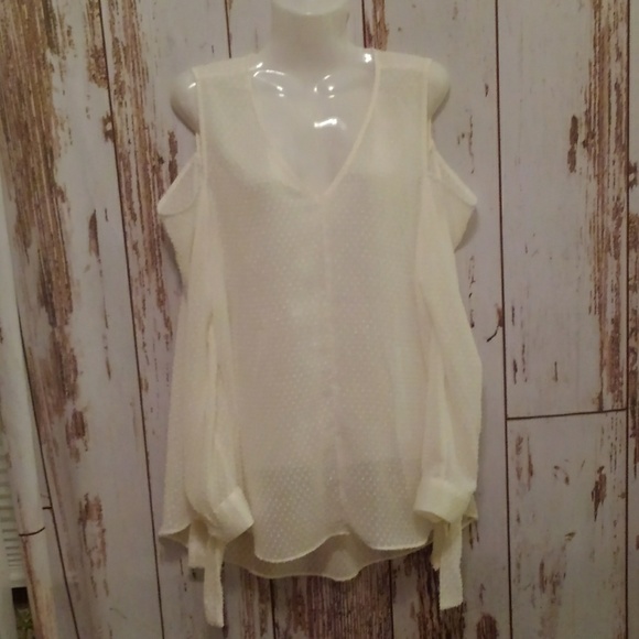 Cato Tops - ❤️3 for $20 Bundle Sale❤️Cato cold shoulder blouse